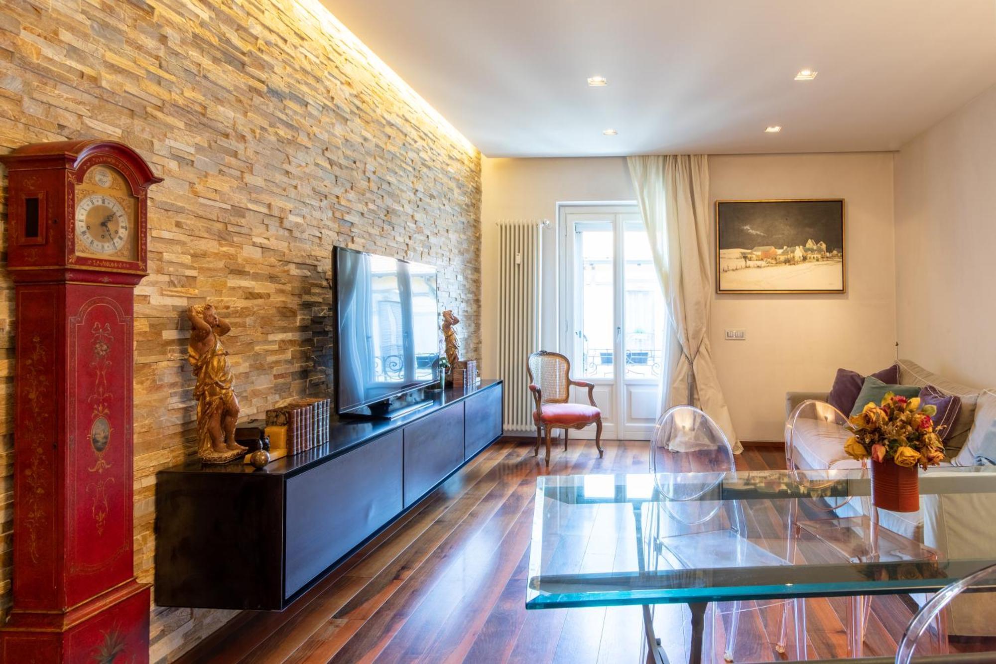 Porta Venezia- Design Apartment, 2-bedrooms, Netflix, Wifi *