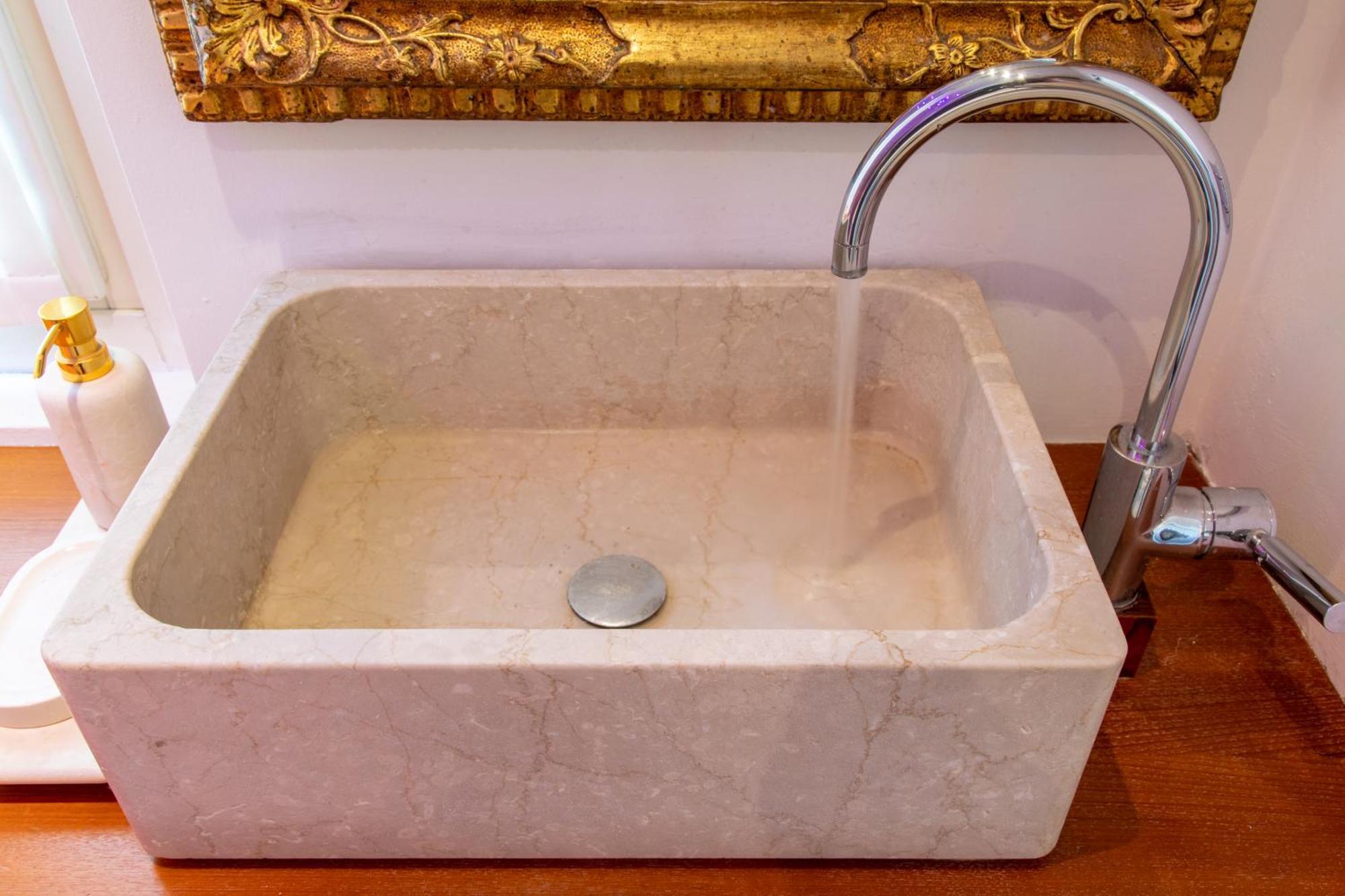 Porta Venezia- Design Apartment, 2-bedrooms, Netflix, Wifi *